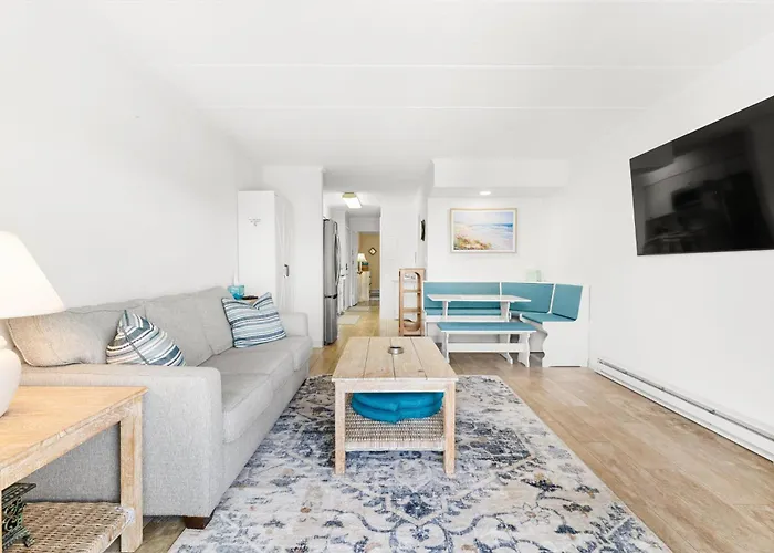 Coastal Retreat Steps & Oc View