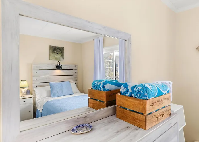 Сasa de vacaciones Coastal Retreat Steps & Oc View *